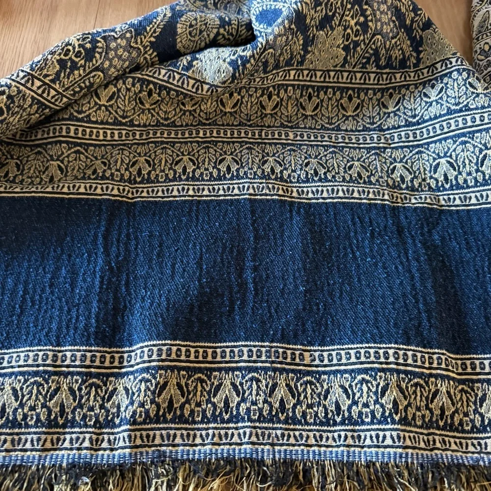 Vintage Authentic Egyptian Men's Blue and Cream Patterned Scarf Al Gazala Ataa